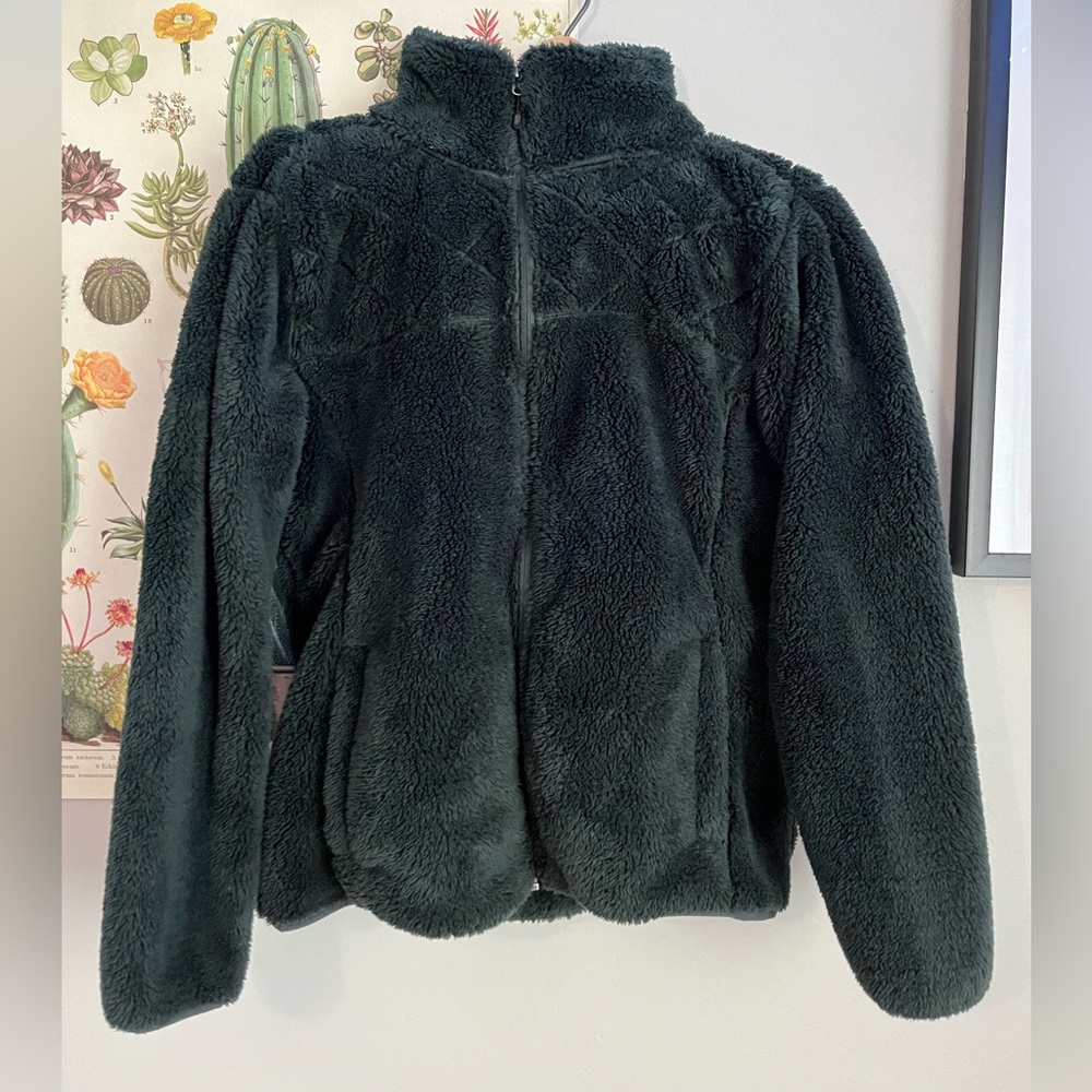 Dark green fuzzy Sherpa zip up jacket.